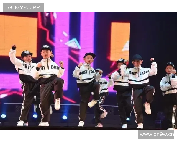 广州街舞队配合技巧深度对比与分析探讨 广州街舞队配合技巧深度对比与分析探讨