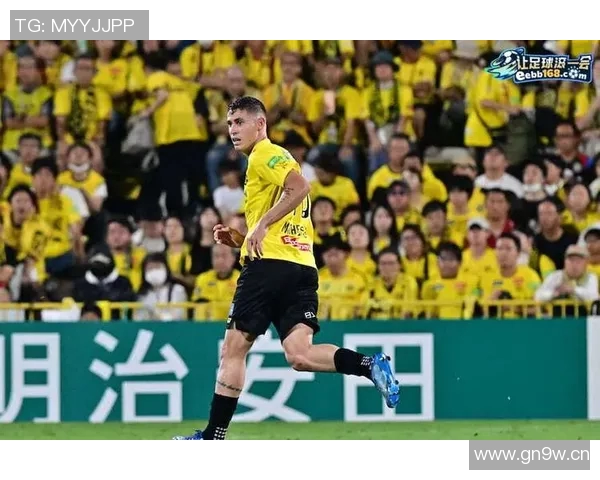 成都羽毛球队边路渗透打法深度解析与战术应用探讨 成都羽毛球队边路渗透打法深度解析与战术应用探讨